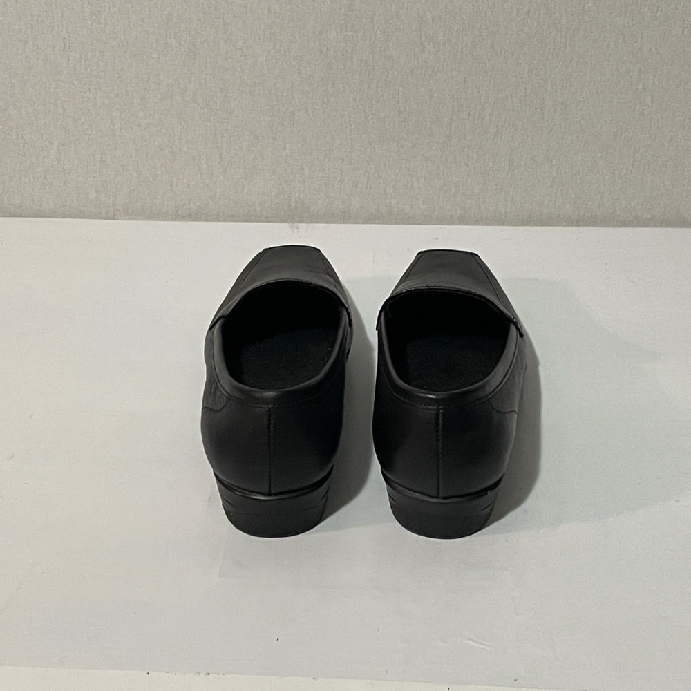 Confort Classic Black Slip-On Loafers, size 7.5 - Picture 6 of 7